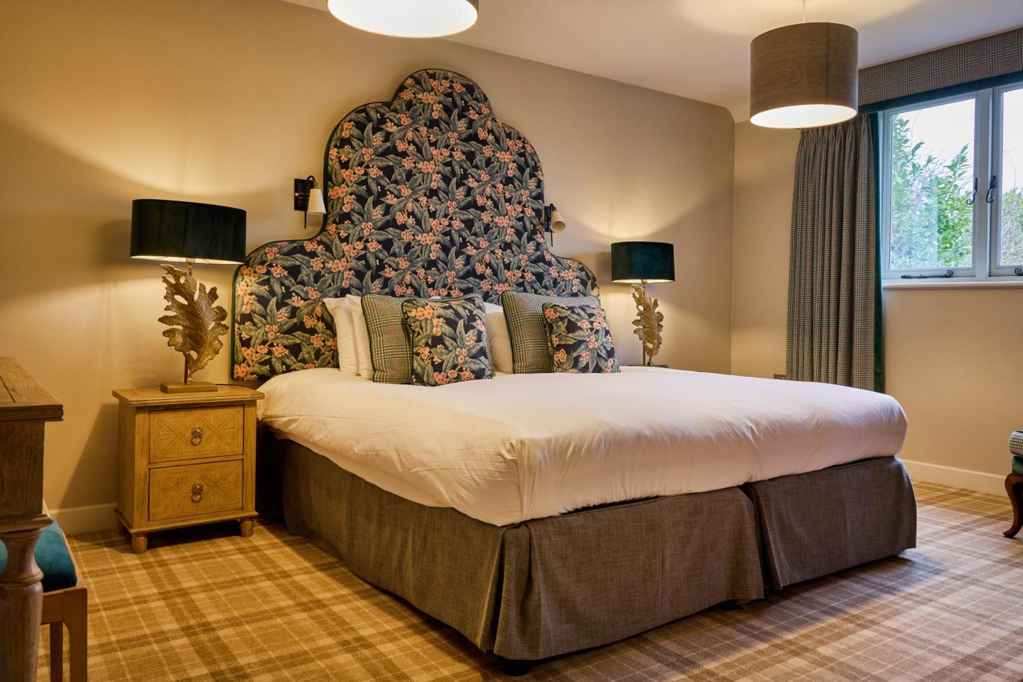 The Harcourt Arms Hotel Stanton Harcourt Quarto foto A bedroom at The Old parsonage
