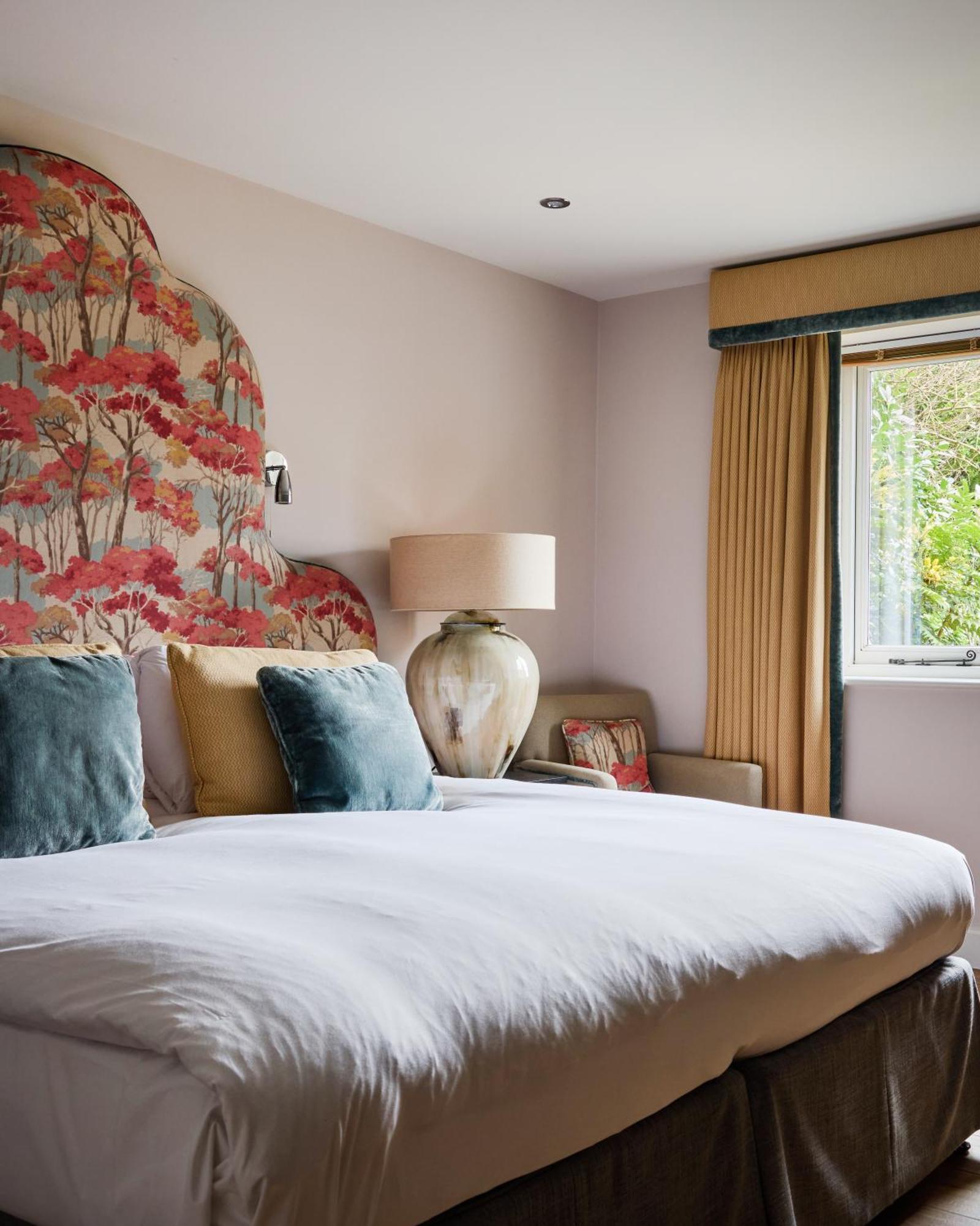 The Harcourt Arms Hotel Stanton Harcourt Quarto foto A bedroom at The Old parsonage